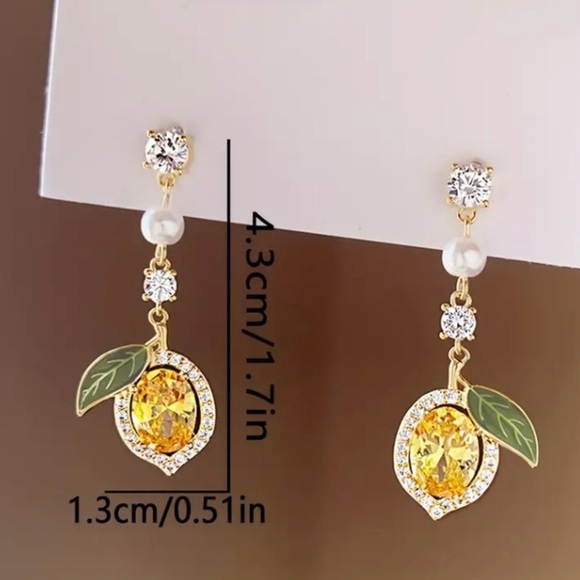 ✨Betsey Johnson Alora Lemon Drop Rhinestone Earrings - Picture 5 of 6